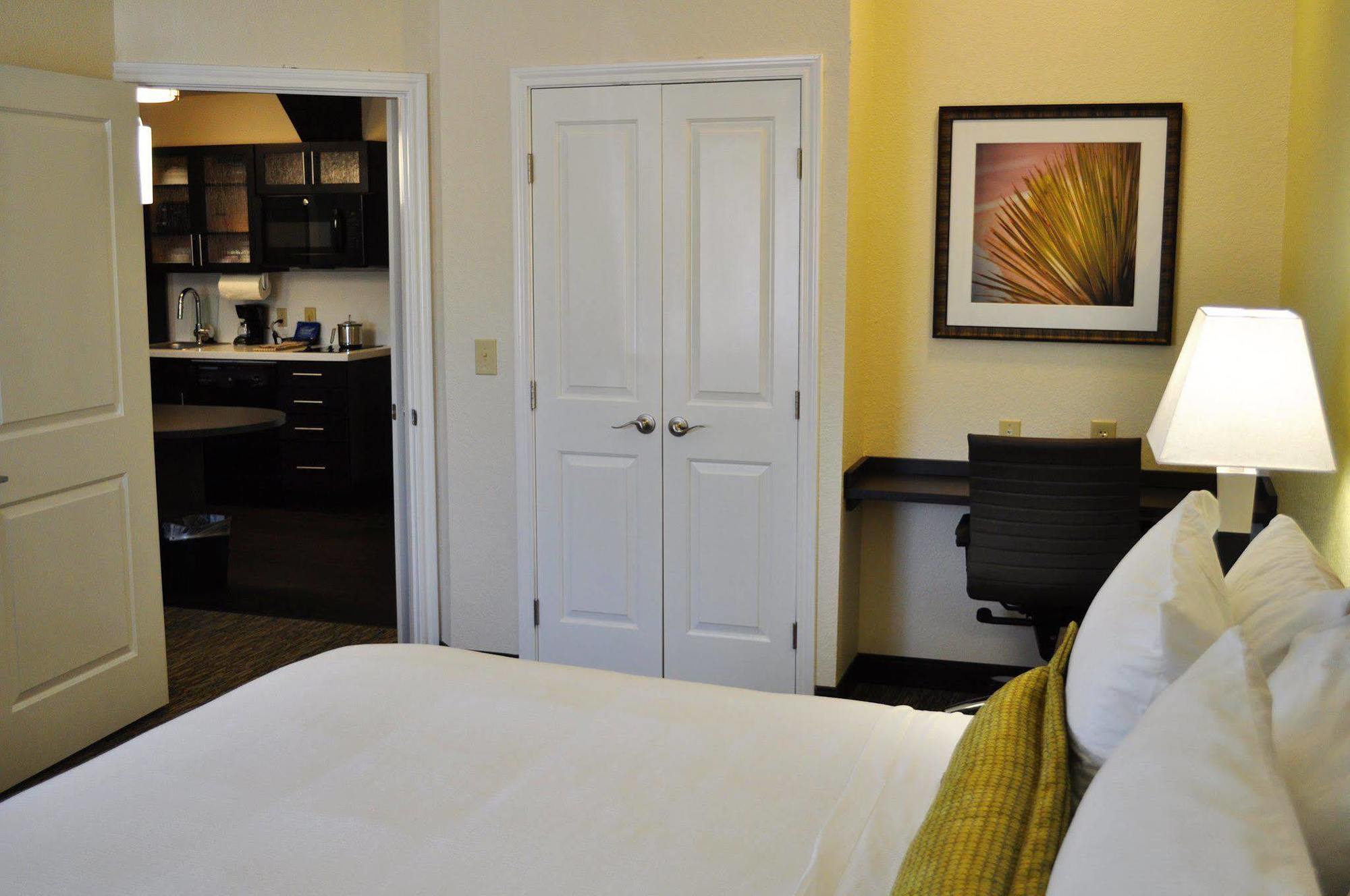 Candlewood Suites Bay City By Ihg Esterno foto