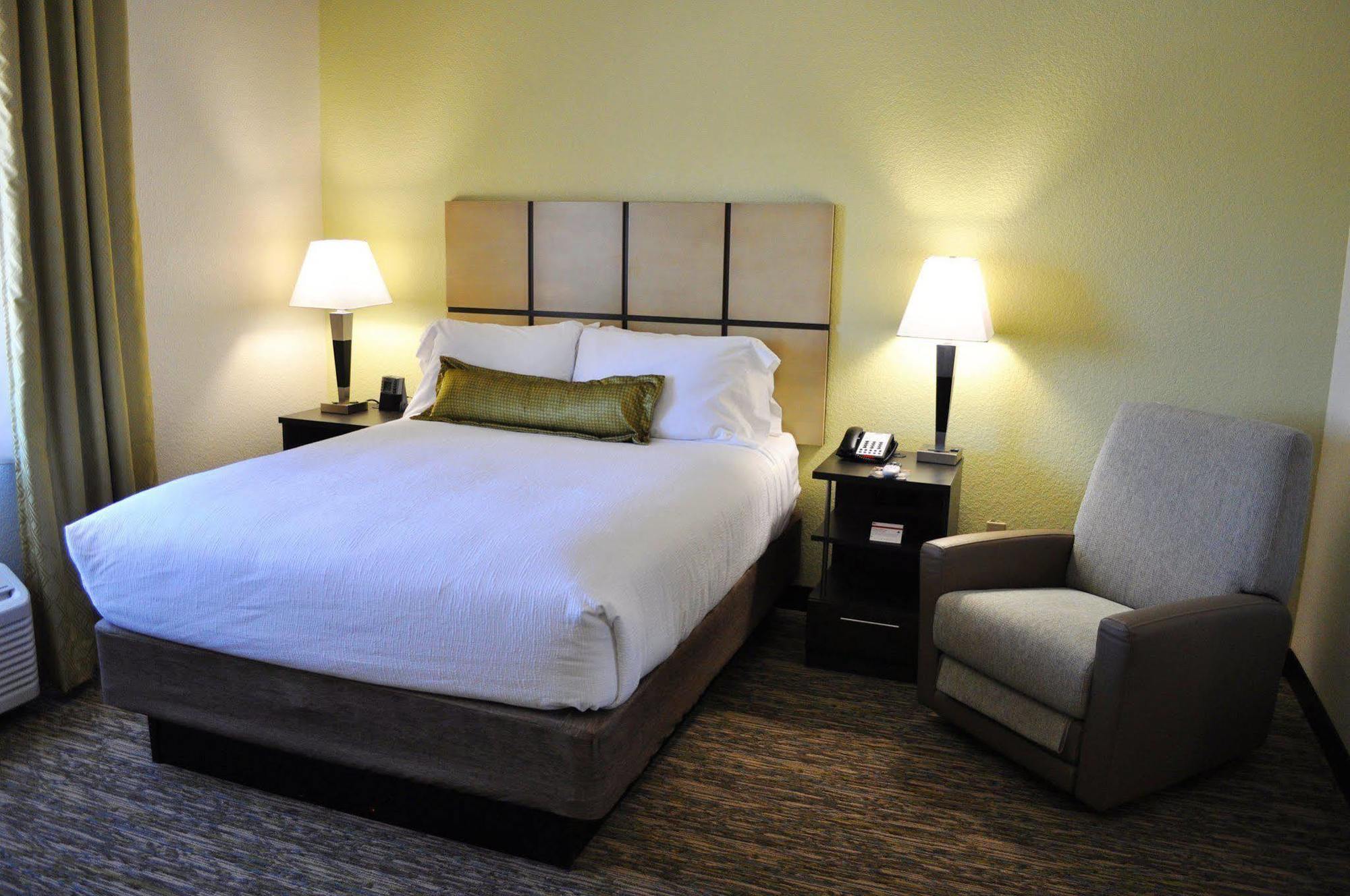 Candlewood Suites Bay City By Ihg Esterno foto
