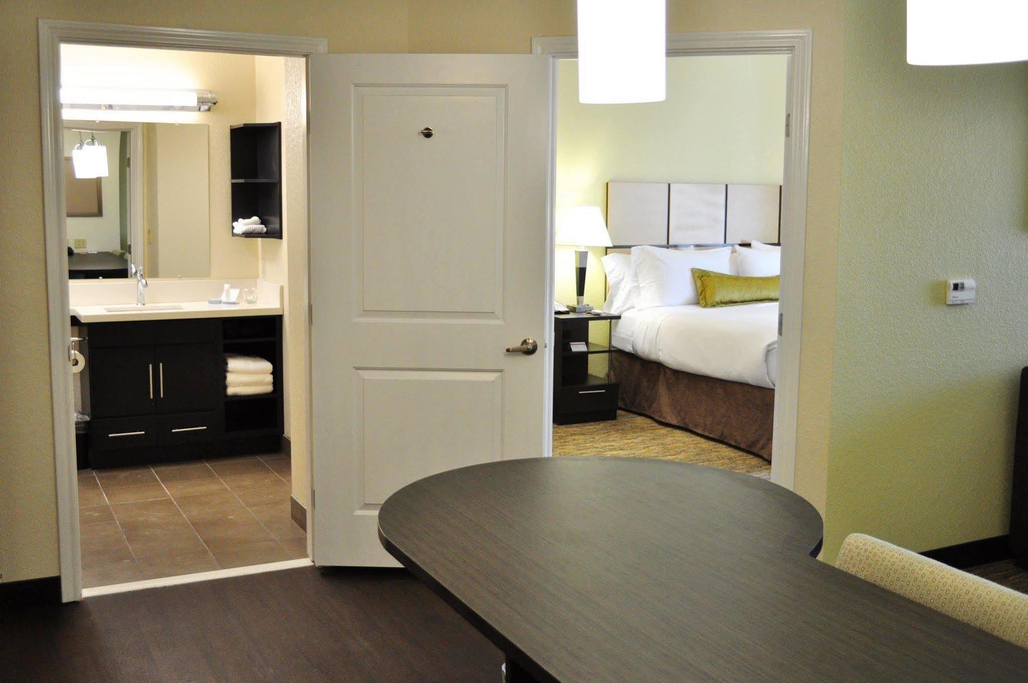 Candlewood Suites Bay City By Ihg Esterno foto