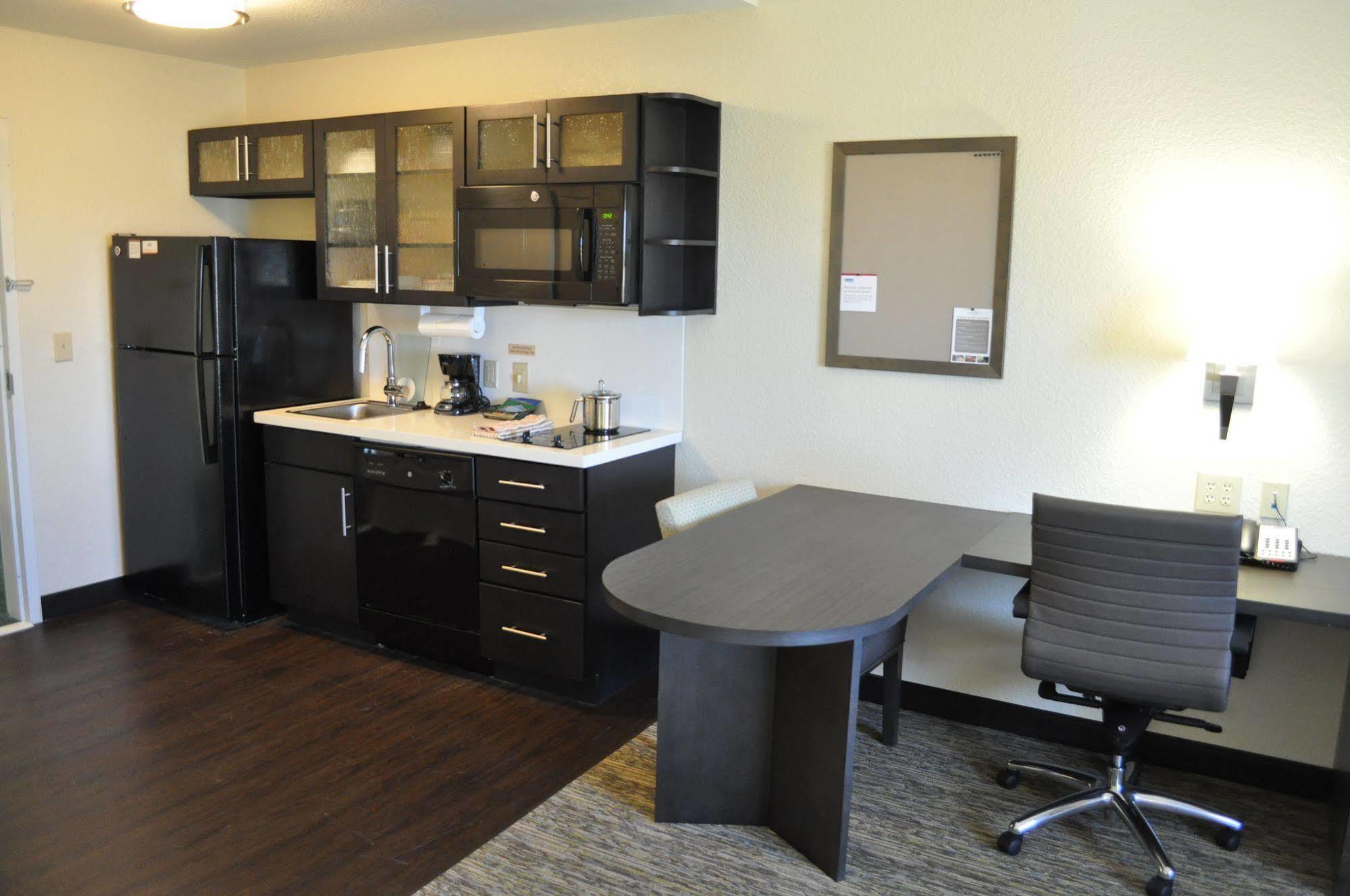 Candlewood Suites Bay City By Ihg Esterno foto