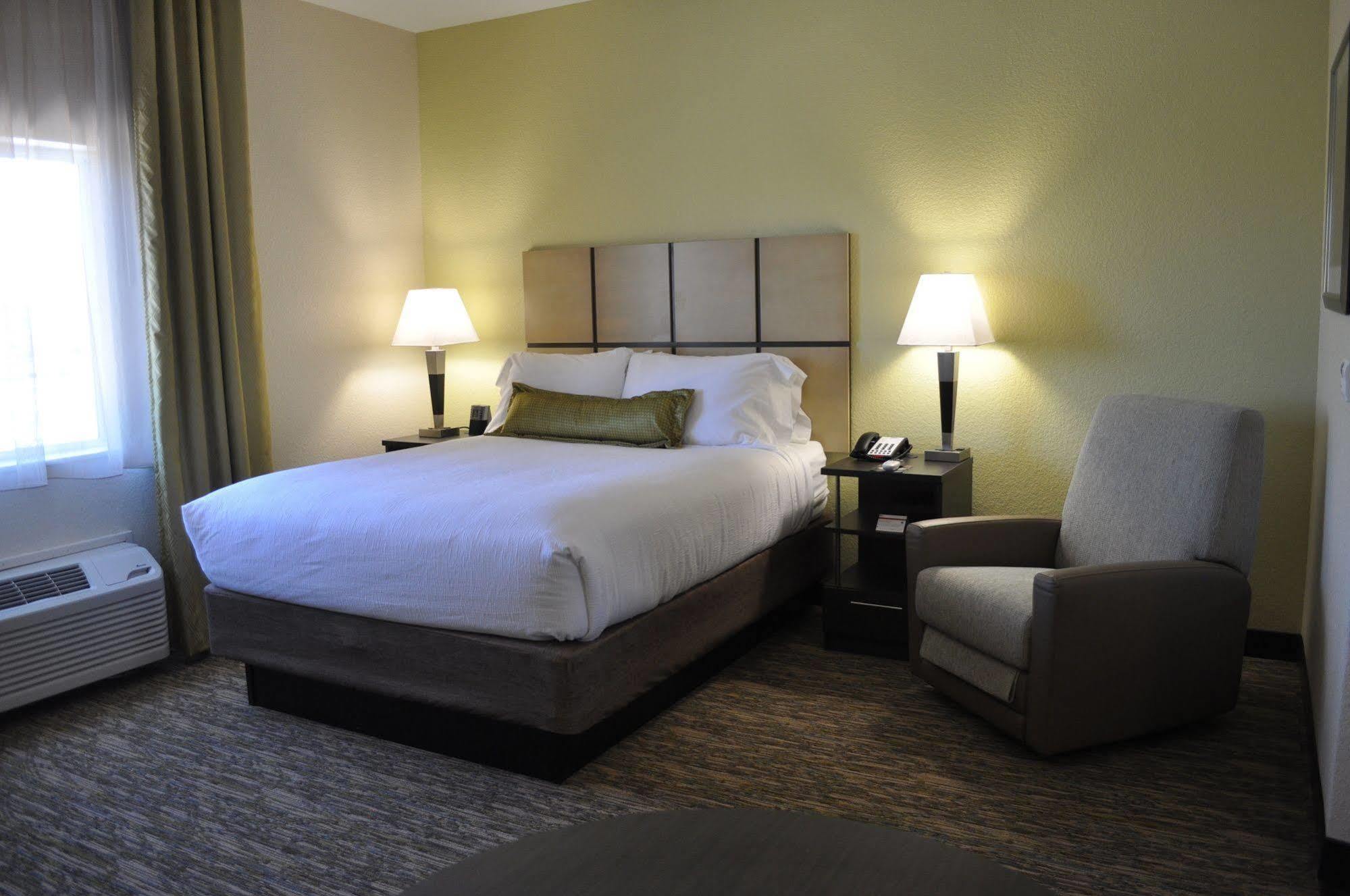 Candlewood Suites Bay City By Ihg Esterno foto